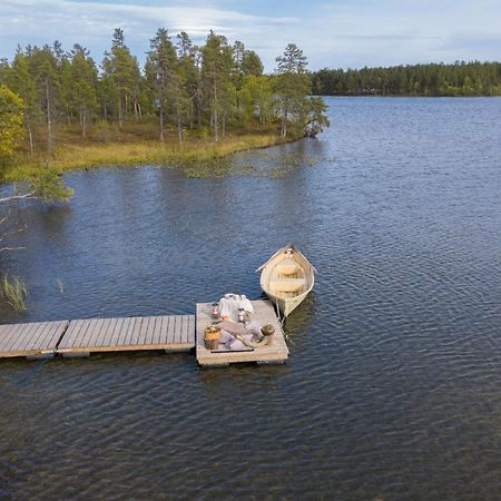 Moekki - The White Blue Wilderness Lodge Инари Екстериор снимка