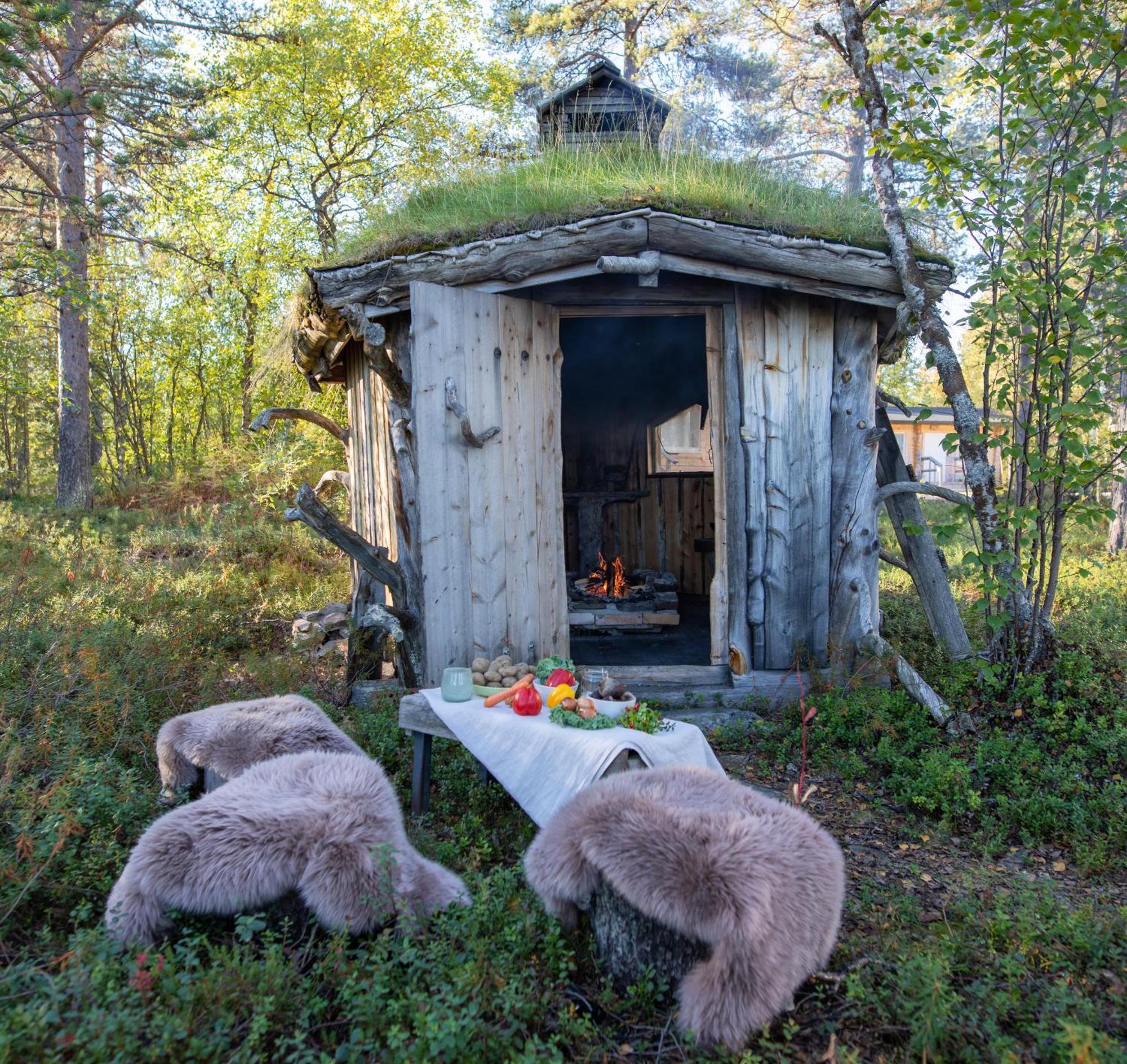Moekki - The White Blue Wilderness Lodge Инари Екстериор снимка